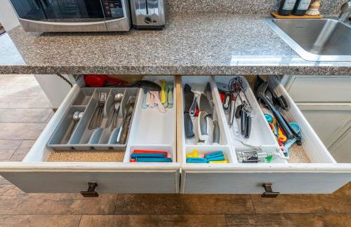 Modern home near UVU and BYU with hot tub and mountain views - Foto 42