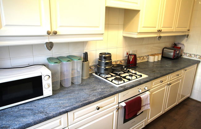 Doncaster Central Apartment Sleeps 5 Very Quiet - Photo 6