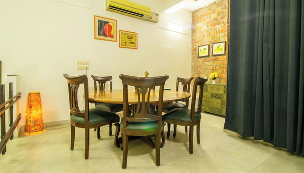 Coin salon dans le hall