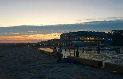 Newly Renovated Carriage House Near Town & Beaches - Foto 17