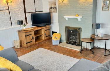 Bridge Cottage Stunning 4 bed thatched cottage - Photo 1