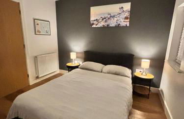 Comfortable 1BR House with Fast WiFi & Near Transport by AltoLuxo Short Lets & Serviced Accommodation - Foto 4