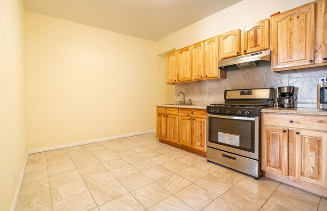 Furnished Empire Blvd Guest House - Photo 40