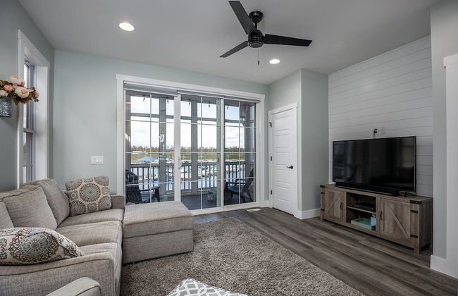 Hook, Wine, & Sinker - Photo 16