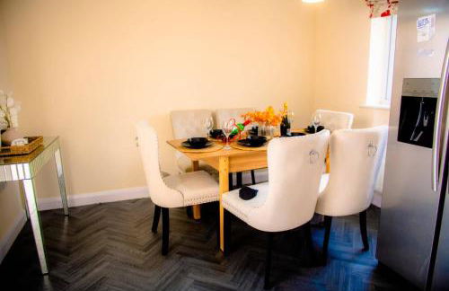 House - Sleeps 7 - Parking - 10Min Drive to Centre - Foto 10