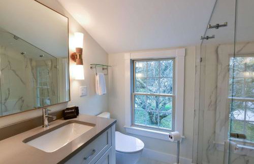 Pristine Multi-Family Home w Barn Game Room - Foto 3