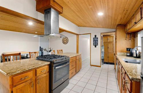 Comfort Cabin - 2BD Family Getaway in Creve Coeur - Photo 31