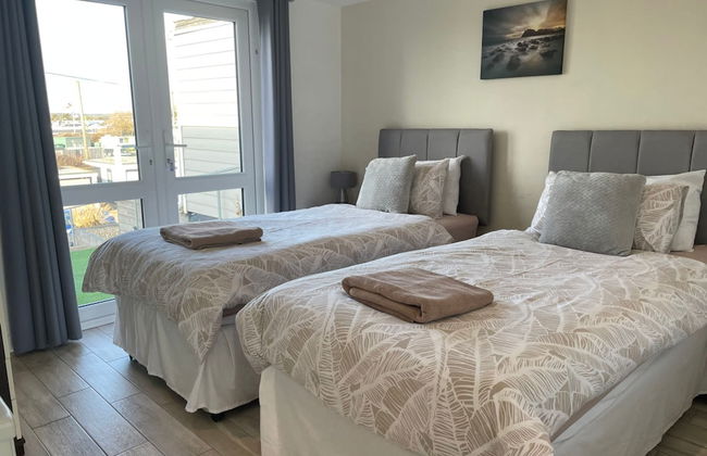 Contemporary Beachfront Bungalow With Direct Access to the Sea - Foto 28