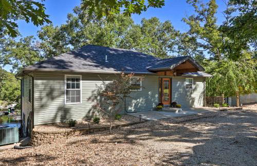 Dock and Jet Ski Slip Lakeside Sunrise Beach Home! - Foto 43