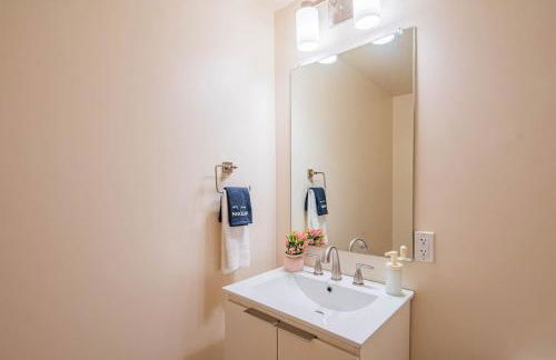 Sky Terrace DT HighRise, Gym, Pool, Parking, W-D,Golf - Photo 32