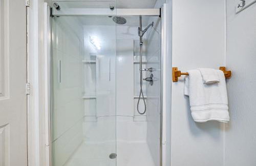 Kentucky Group Getaway with Dock and Lake Access - Foto 33