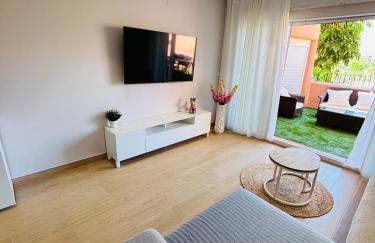 Luxury Renovated Apartment Stunning Views Pool and Golf resort 5star - Foto 4