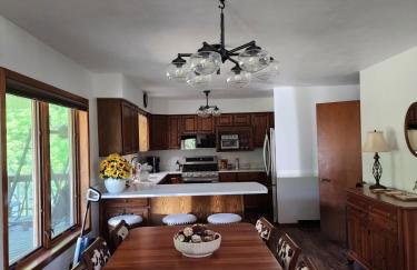 Whispering Woods Estate - Relax, Recharge, Connect - 12 wooded acres, 3 Bedrooms, 3 Baths, sleeps 10 - Foto 10