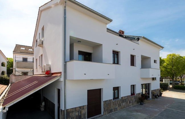 Simplistic Apartment in Malinska near Sea - Foto 1