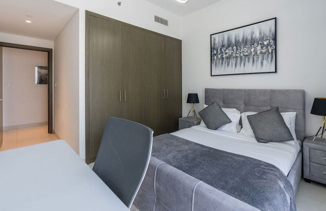 New! Luxurious Living Dubai Creek Balcony & View - Photo 10