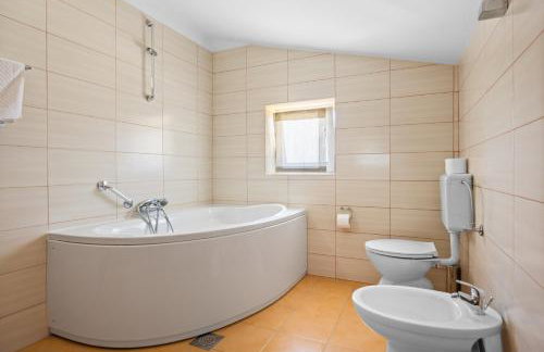 Villa Andrea for 17 people with private 40 m2 pool & pet friendly near Poreč - Photo 48