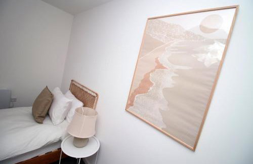 Modern Two BR | Free Parking - Foto 32