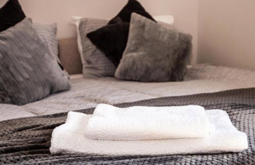 Contractor house, sleeps 7, close to restaurant's & bars, long stays available, Oveyo Accommodation - Foto 15