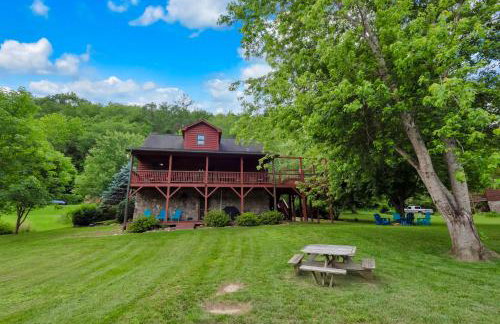 30 Mins to Boone, Fire Pit, Hot Tub, 3 porches, Dogs OK - Photo 32