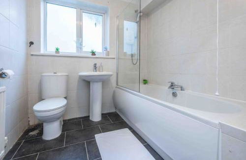 Beautiful, Peaceful, 5 Bedroom home with Hot Tub! - Foto 14