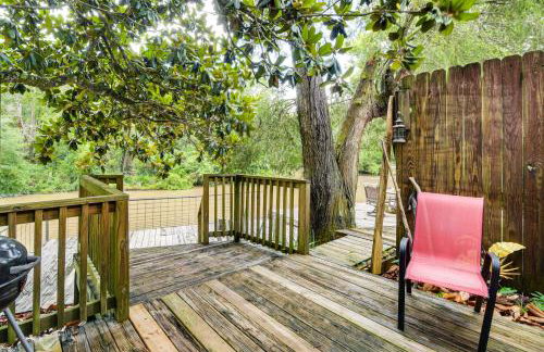 Riverfront Anglers Cabin in Fairhope with Deck! - Foto 2