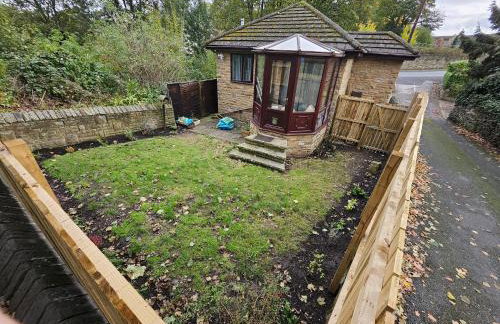 Lister Park Bradford 2bed Detached Cottage House Parking Cinema Screen Games Room - Foto 17