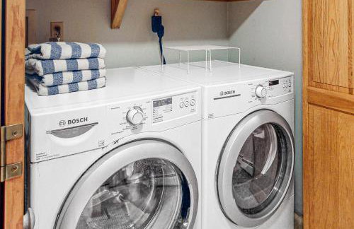 Spectacular Sebec Setting - Foto 12