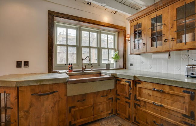 Downtown Rockstar Residence - Photo 10