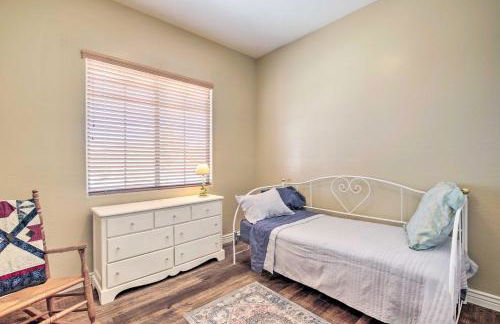 Pool Table, Yard and Grill Luxe Queen Creek Escape - Foto 28