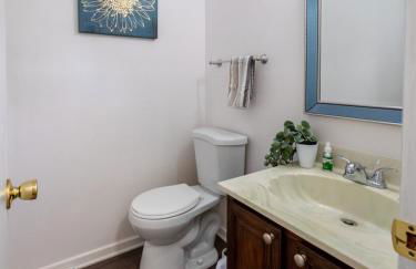 Lovely West Akron home with attached private garage - Foto 17