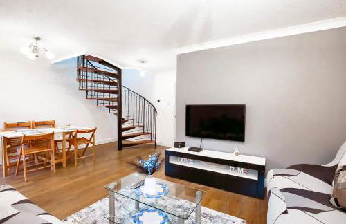 Cosy Wimbledon 4 Bed Home With Garden & Driveway Parking - Foto 28