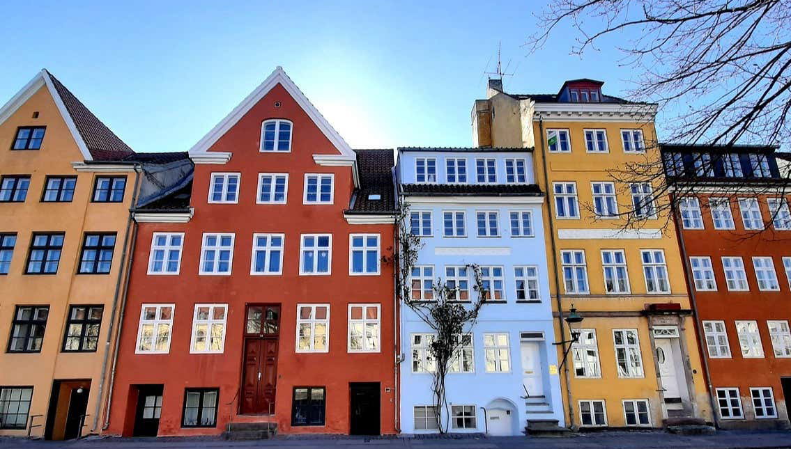 Alternative Copenhagen Tour - Photo 2, See the colorful facades of the Christianshavn neighborhood