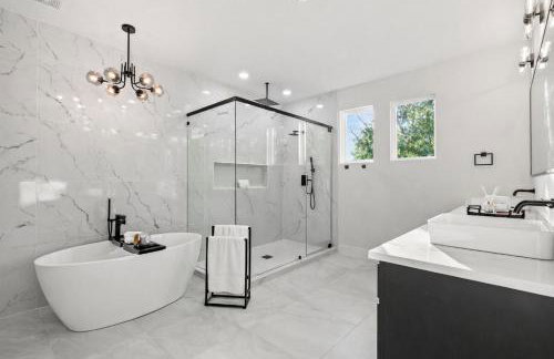 New Luxury 5BR 7BD Home Near Airport, Sleeps 10 plus - Foto 50