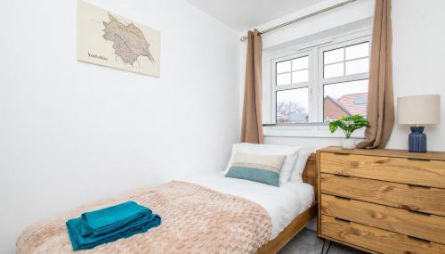 Willow by Alt-Stay Contractor Accommodation - 3 Bed Modern Contractor Home With Parking, Wi-Fi & Full Kitchen - Ideal For Long stays - Foto 4, towels