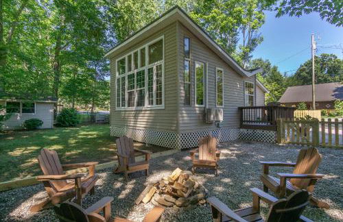 Charming Pet-Friendly Cottage Walkable to Town! - Foto 24