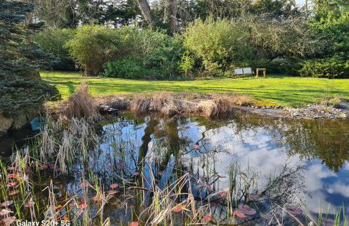 The Reading apartment with gardens, suitable for contractors - Photo 15