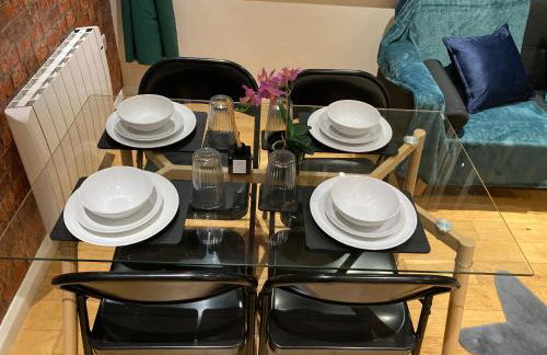 Central Sheffield 3BED 3BATH IV Pent-Apartment - Photo 2