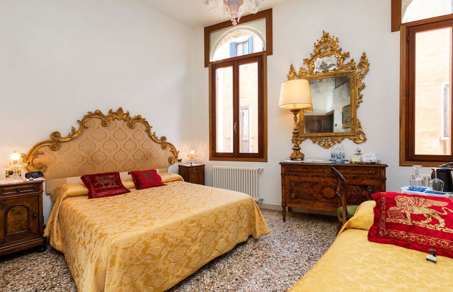 Luxury Venetian Rooms - Photo 9