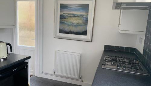 2 Bed-Sleeps 4-Parking-Pets-10 min walk to Beach - Foto 3