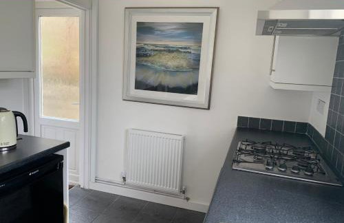 2 Bed-Sleeps 4-Parking-Pets-10 min walk to Beach - Foto 3