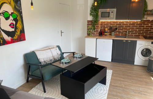 Unique Urban Art Studio - Photo 1