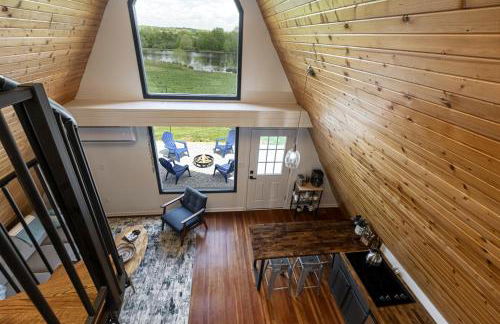 Cozy 2BR A-Frame Cabin w Hot Tub & Lake Views - Foto 30