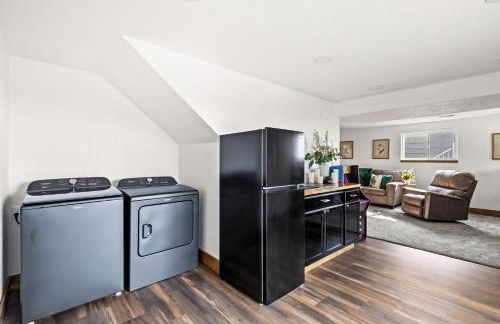 Great Falls Premier Retreat by Wrecked & Refined Stunning Views Hot Tub Family Fun - Foto 20