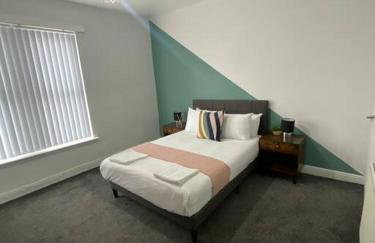 3-Bed House Near M1 & Meadowhall with Free Parking - Foto 11