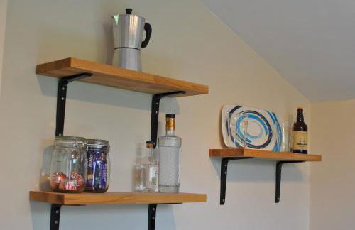 Carpenters Cottage- coastal stay with garden - Foto 18