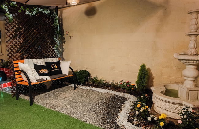 Gold House - Photo 28