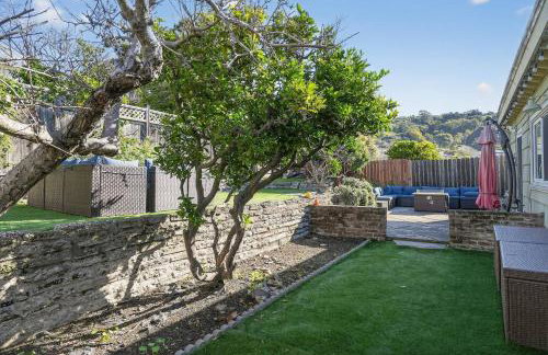 Relaxing 4 bedroom - Full Kitchen & Dining - BART - Photo 18