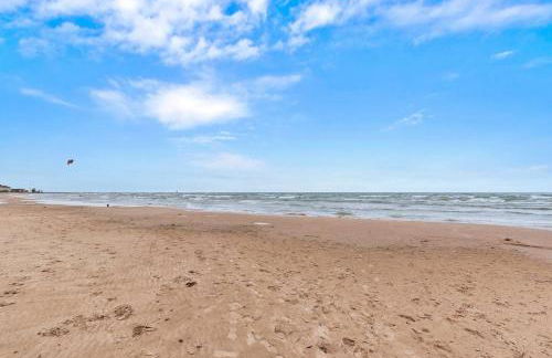 Beachside Condo w Stunning Lake Views - Foto 38