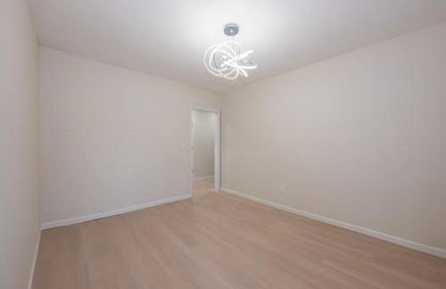 Modern 3BR - Train Station & Downtown 2 mins walk - Foto 4