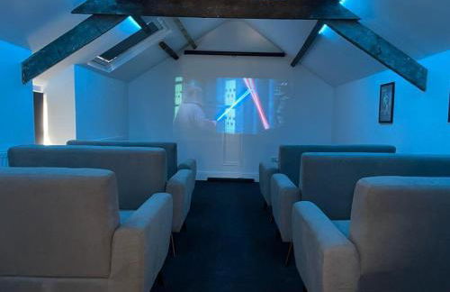 Snowdon House, 8 bedrooms, sleep 16, close to Blackrock Sand - Photo 9